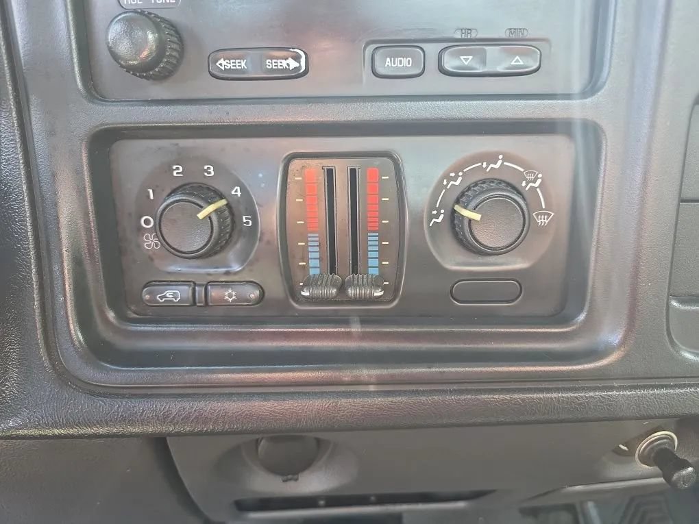 Used 2003 Chevrolet Silverado 2500 2WD Regular Cab image 29