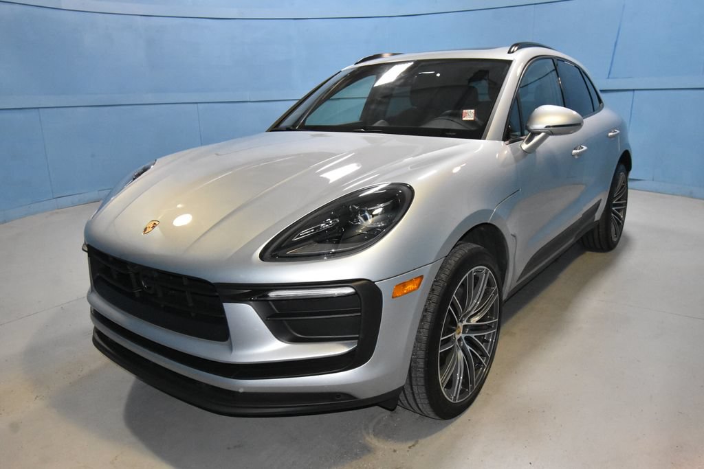 Certified 2026 Porsche Macan AWD/4WD image 1
