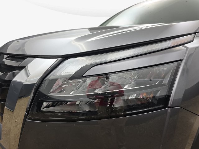 Used 2025 Nissan Pathfinder Platinum FWD image 32