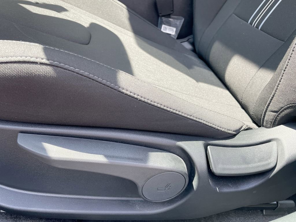 Used 2025 Hyundai Elantra Blue image 38