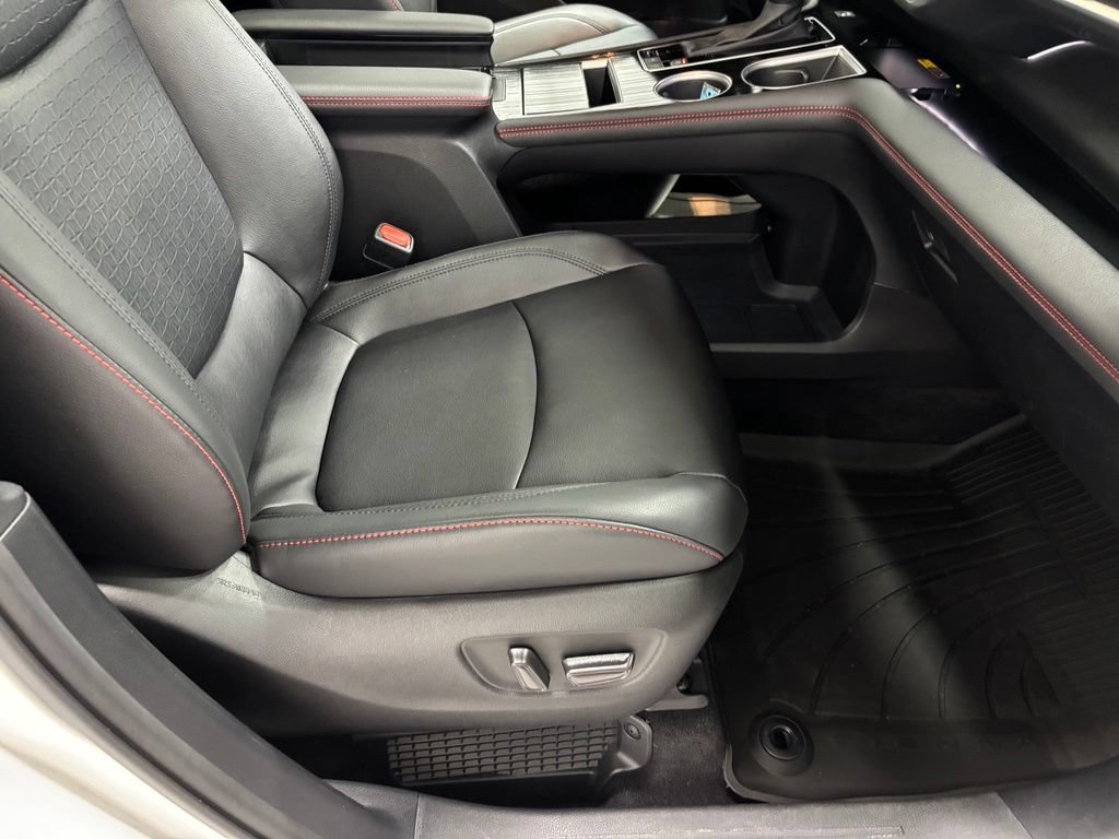 Used 2025 Toyota Sienna XSE FWD image 65