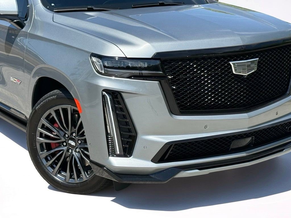 Certified 2024 Cadillac Escalade V w/ LPO, ONYX Package image 6