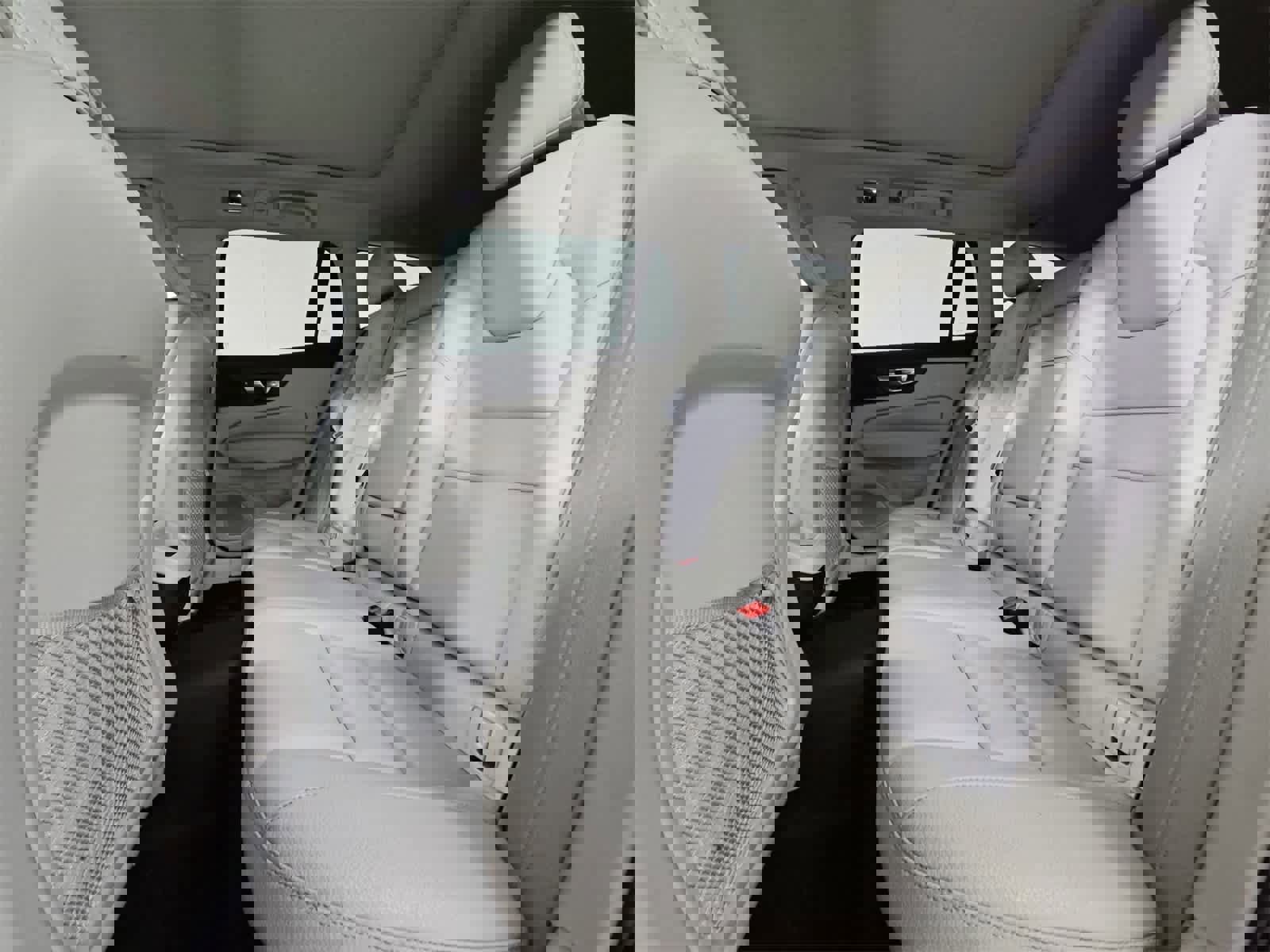 Used 2021 Volvo V60 T5 Cross Country image 20