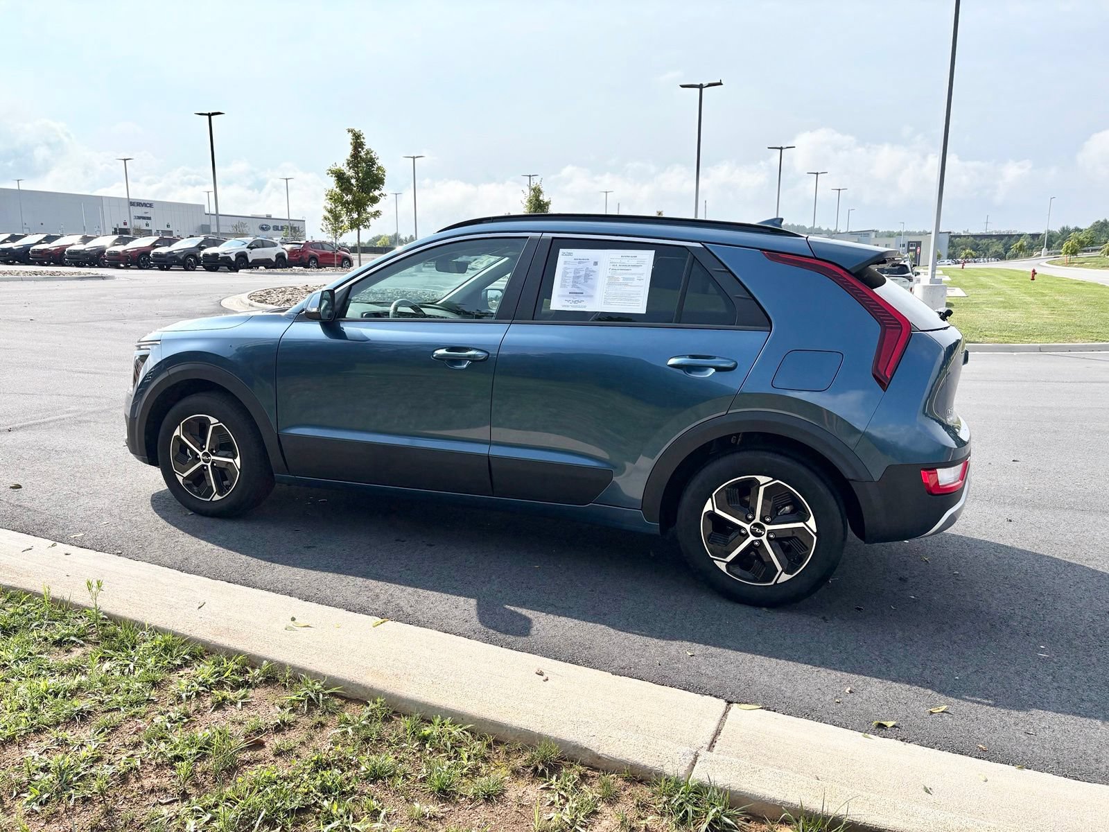 Used 2025 Kia Niro EX FWD image 5