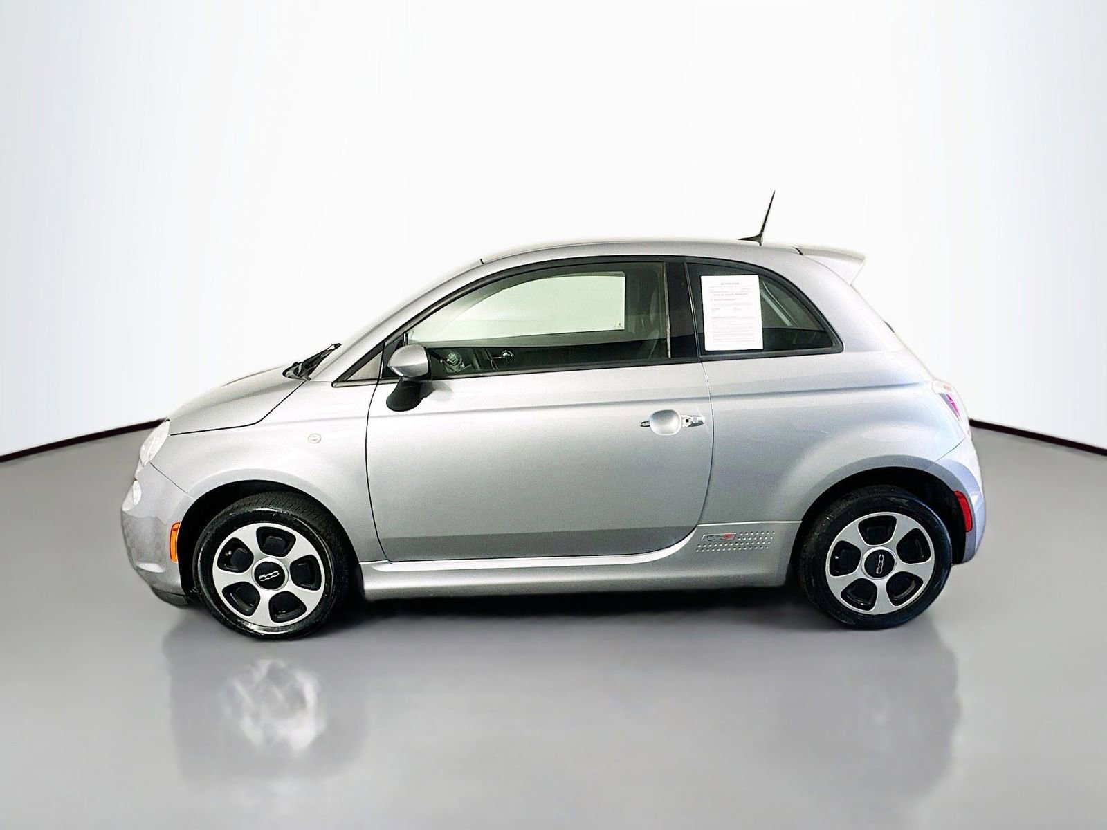 Used 2017 FIAT 500 e FWD image 4