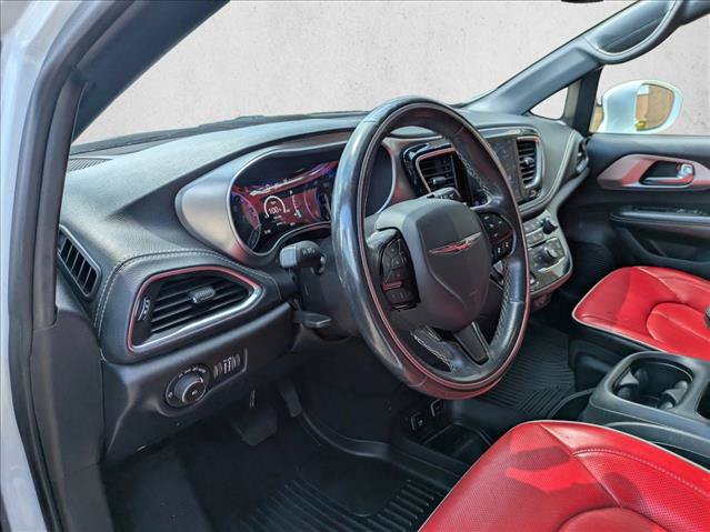 Used 2020 Chrysler Pacifica Limited w/ Quick Order Package 27H Red S FWD image 10