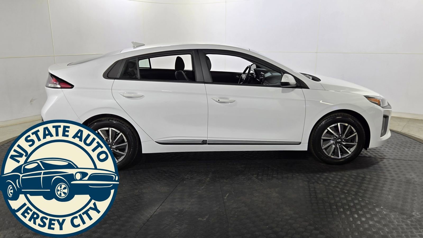 Used 2021 Hyundai Ioniq SE FWD image 8