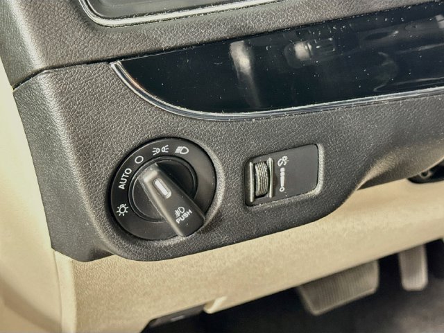 Used 2020 Dodge Grand Caravan SXT FWD image 10