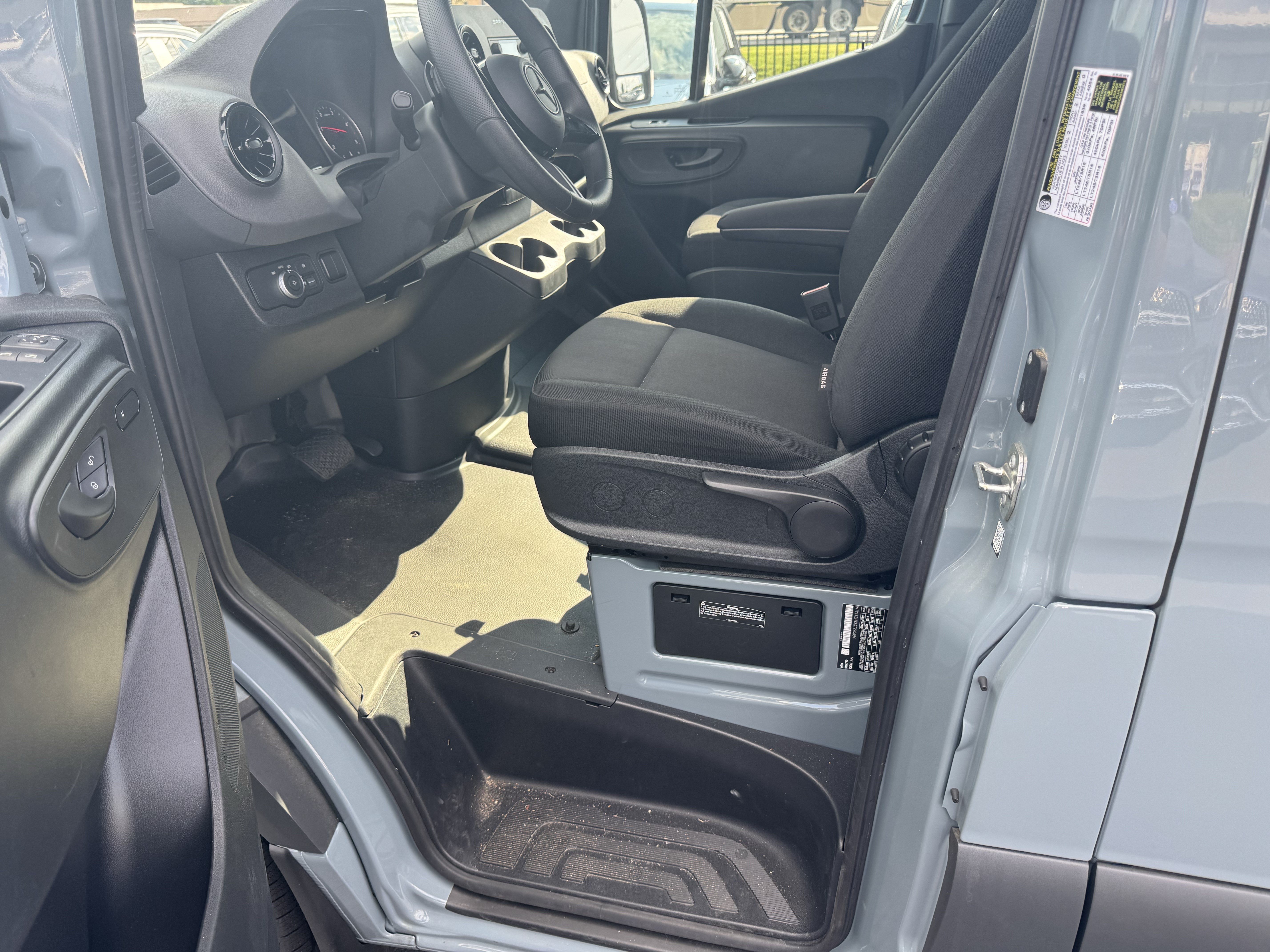 Used 2025 Mercedes-Benz Sprinter 2500 image 20