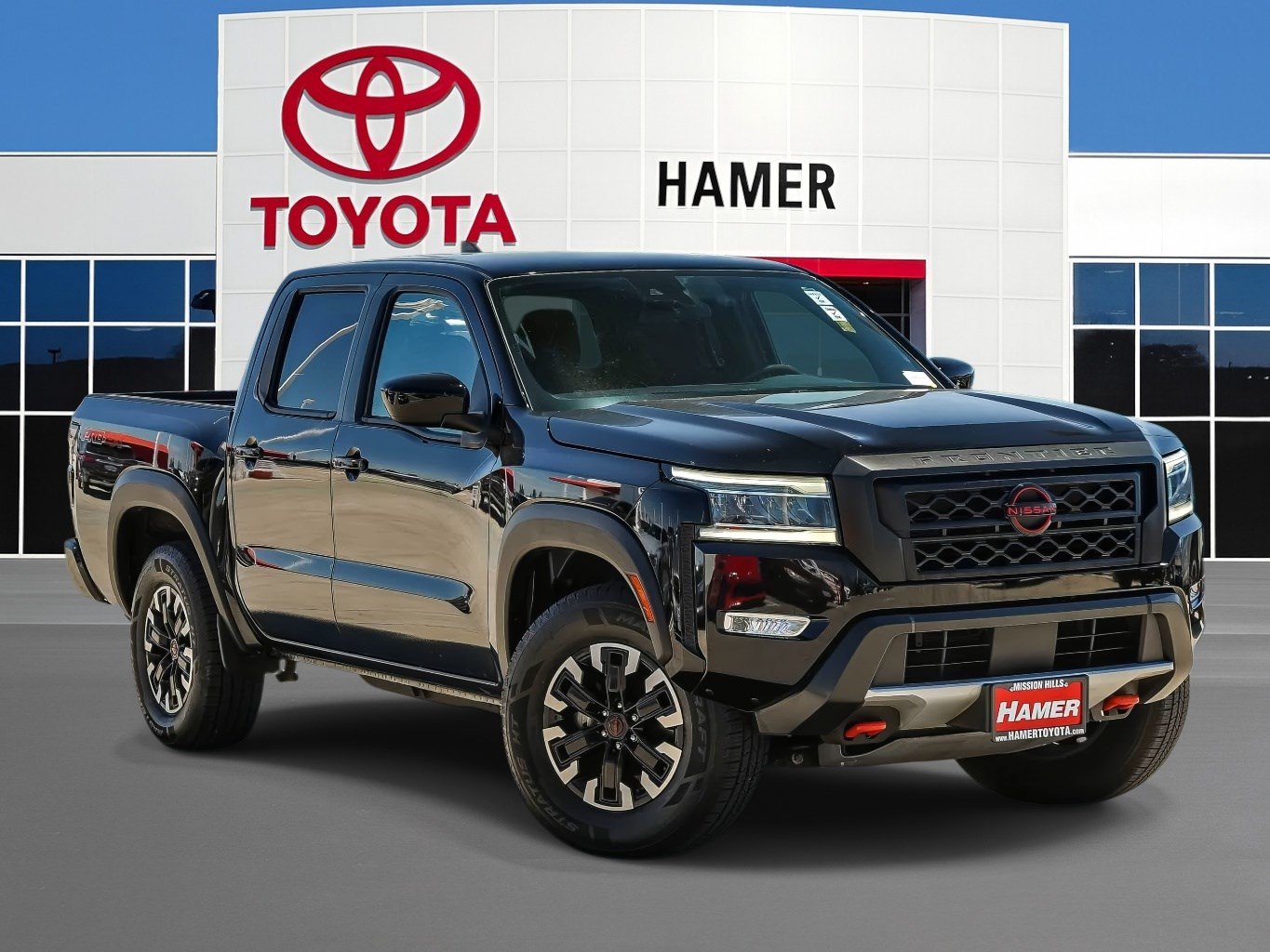 Used 2024 Nissan Frontier PRO-4X AWD/4WD image 1