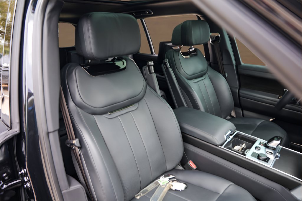 Used 2023 Land Rover Range Rover SV AWD/4WD image 30