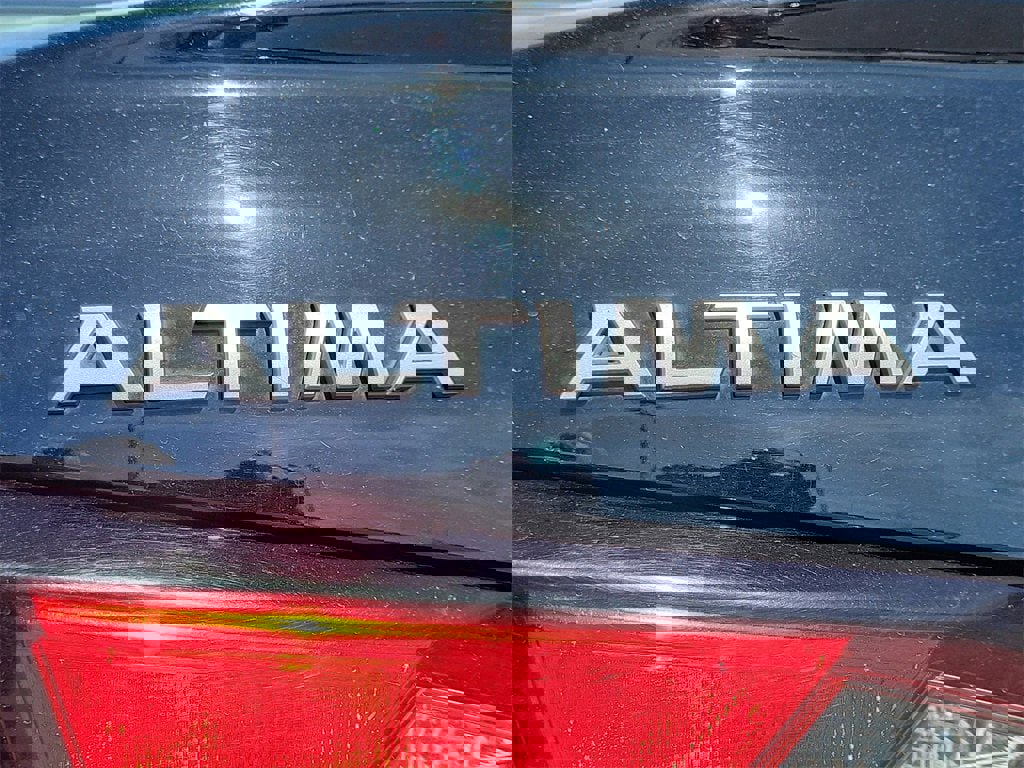 Used 2024 Nissan Altima 2.5 SV image 12