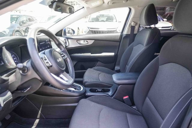 Used 2023 Kia Forte LXS w/ LXS Technology Package FWD image 18