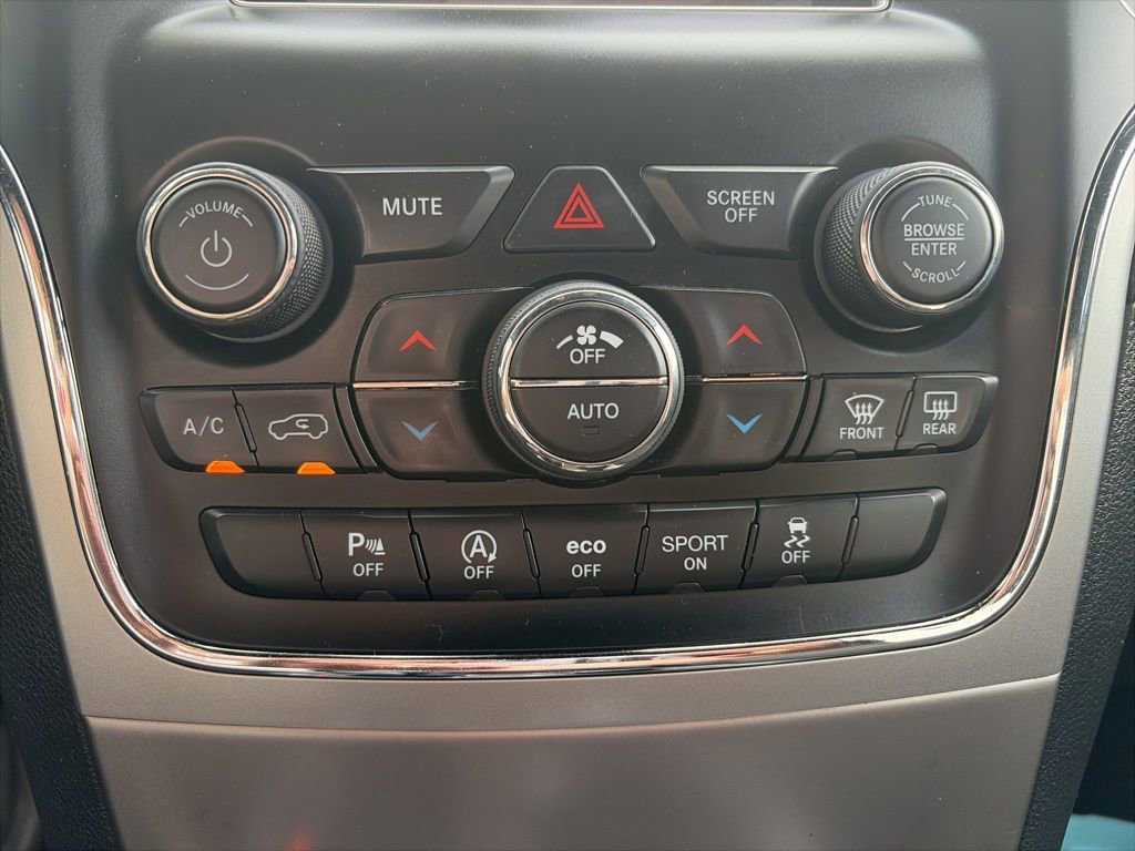 Used 2019 Jeep Grand Cherokee Laredo image 16
