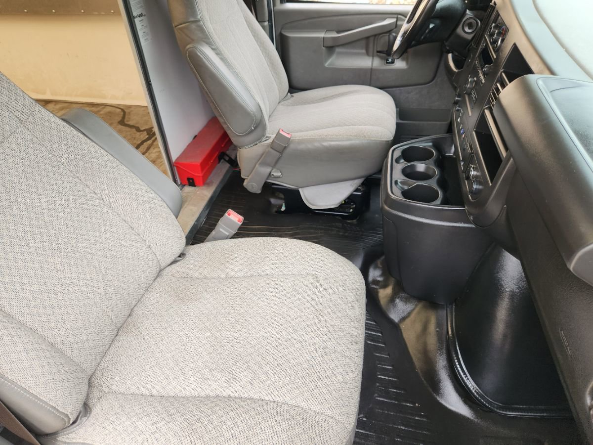 Used 2022 Chevrolet Express 3500 w/ Power Convenience Package RWD image 17