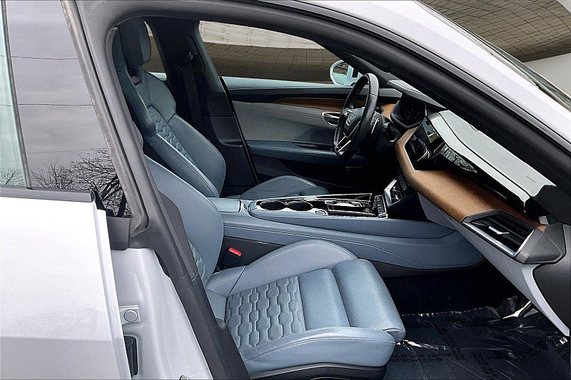 Used 2024 Audi e-tron GT Premium Plus image 7