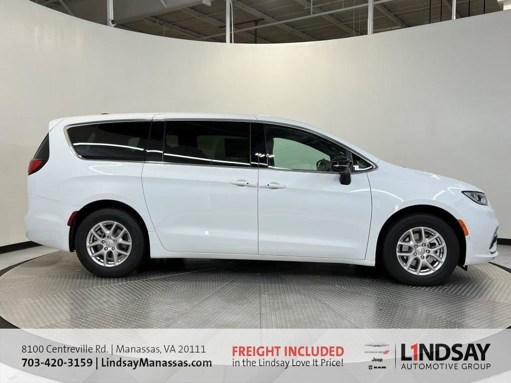 New 2026 Chrysler Pacifica Select video 2