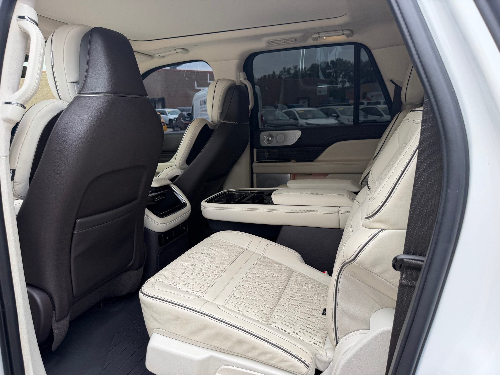Used 2024 Lincoln Navigator L Black Label AWD/4WD image 8