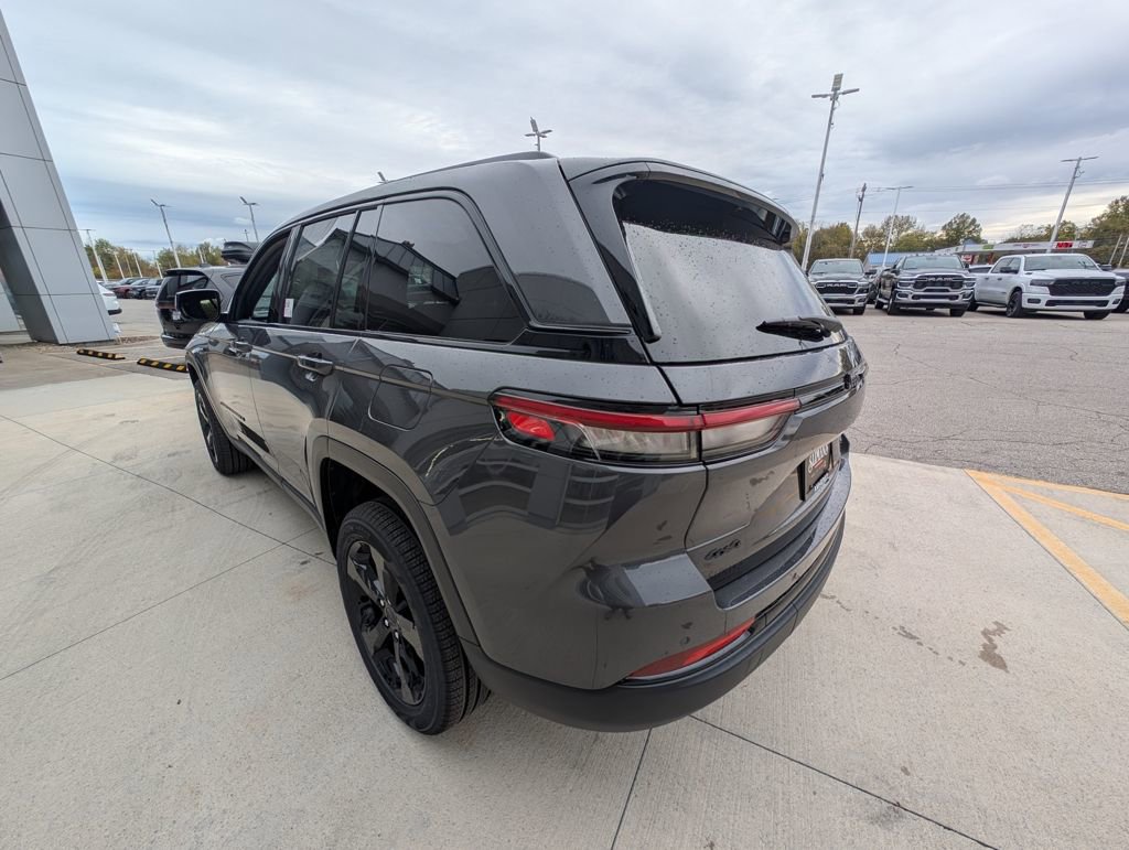 New 2025 Jeep Grand Cherokee Limited w/ Black Appearance Package image 7