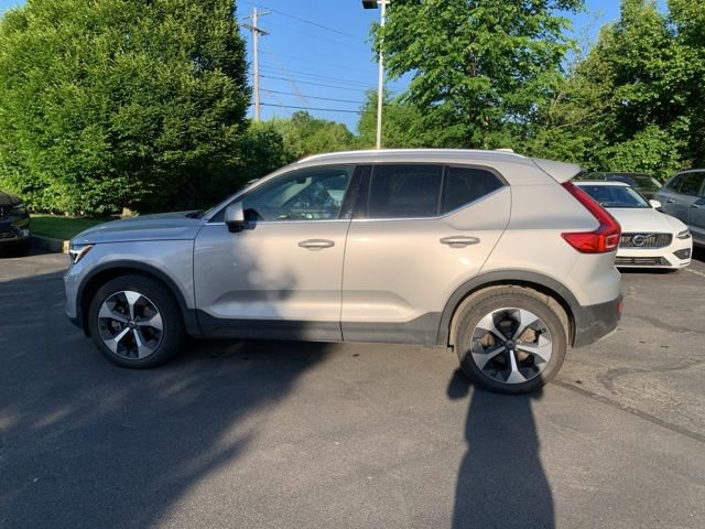 Used 2023 Volvo XC40 B5 Plus w/ Protection Package Premier AWD/4WD image 9