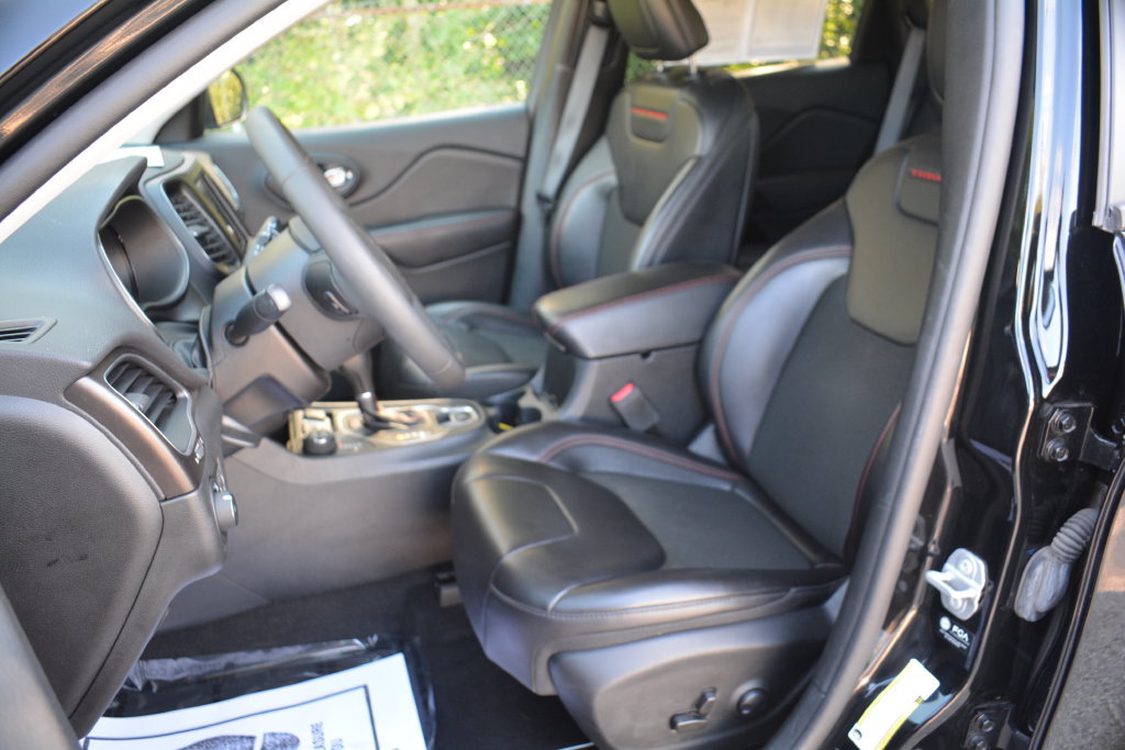 Used 2022 Jeep Cherokee Trailhawk AWD/4WD image 9