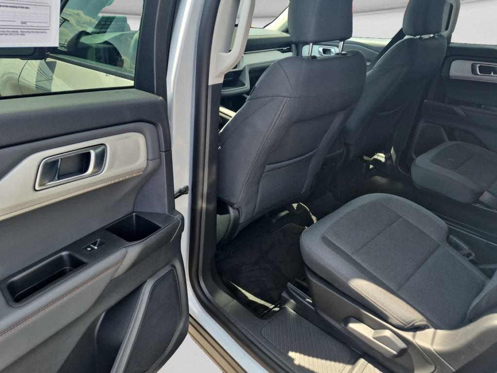 Used 2026 Ford Explorer Active AWD/4WD image 9