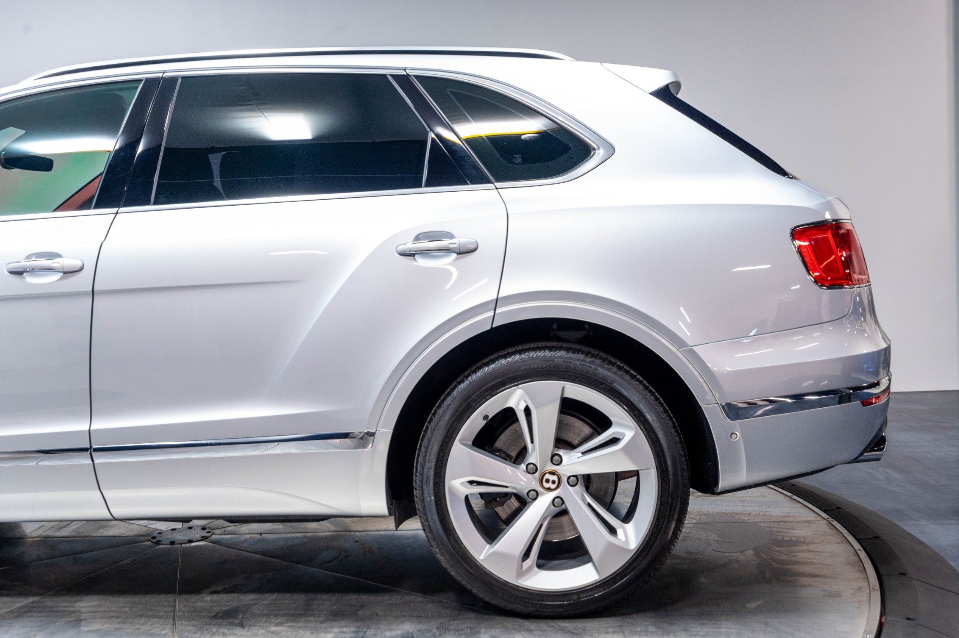 Used 2020 Bentley Bentayga AWD/4WD image 50