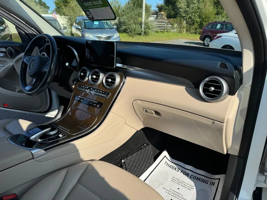 Used 2017 Mercedes-Benz GLC 300 4MATIC image 27