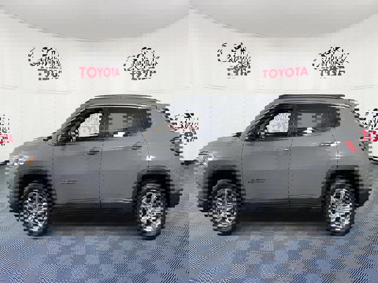 Used 2024 Jeep Compass Latitude image 4