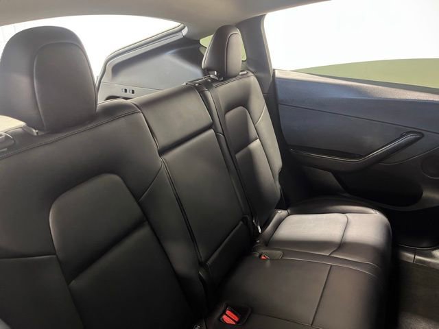 Used 2022 Tesla Model Y Long Range image 13