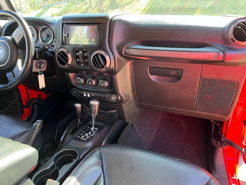 Used 2015 Jeep Wrangler Unlimited Sport w/ Quick Order Package 24S AWD/4WD image 33