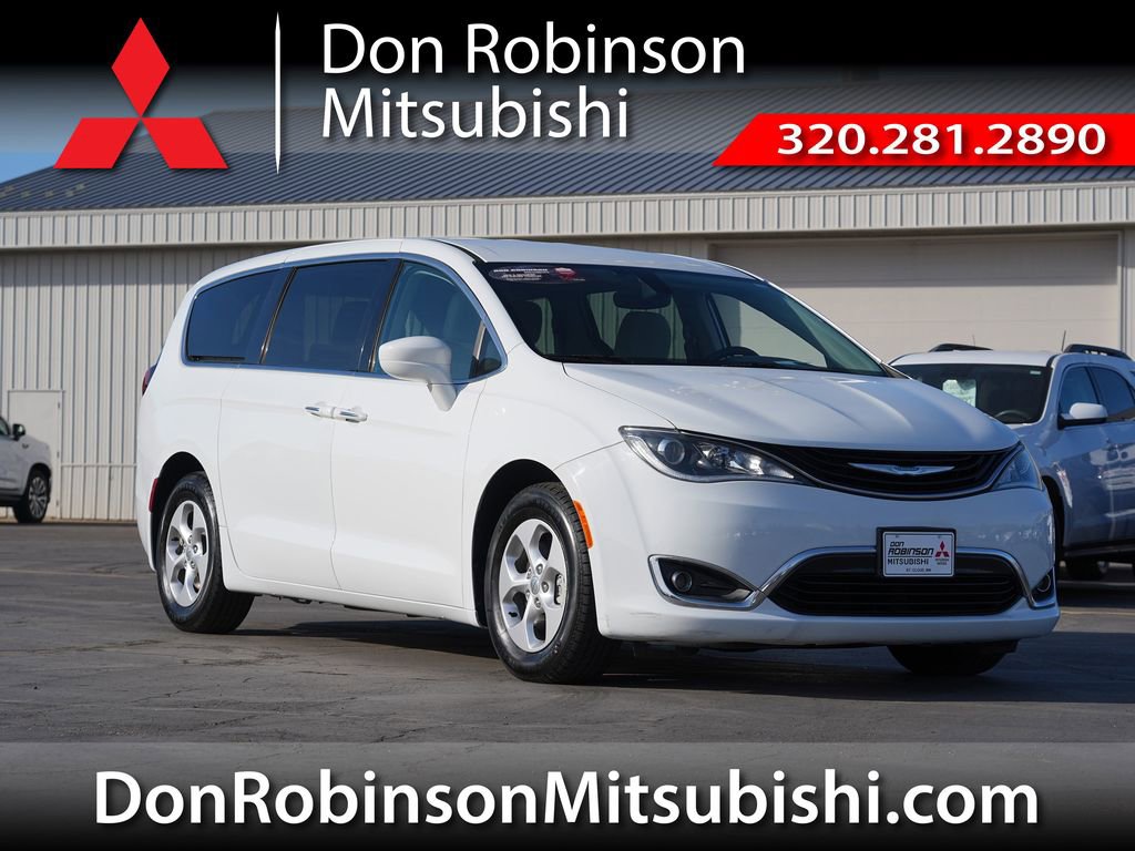 Used 2018 Chrysler Pacifica Touring Plus image 1