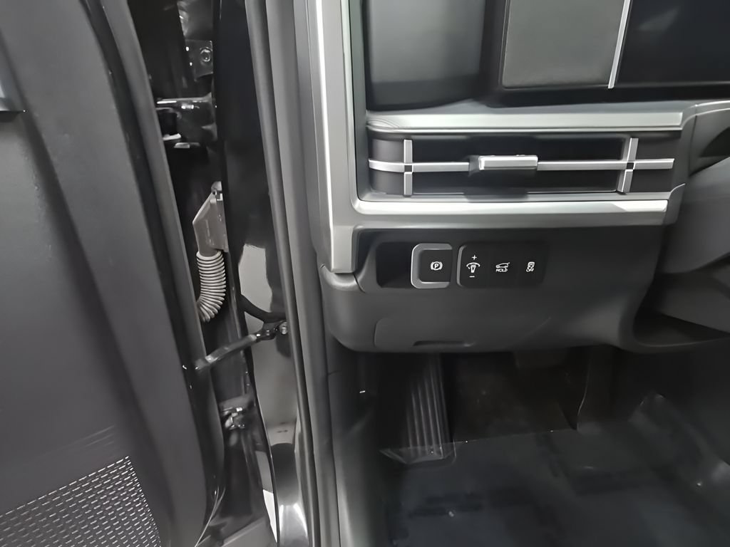 Used 2025 Hyundai Santa Fe SEL AWD/4WD image 13