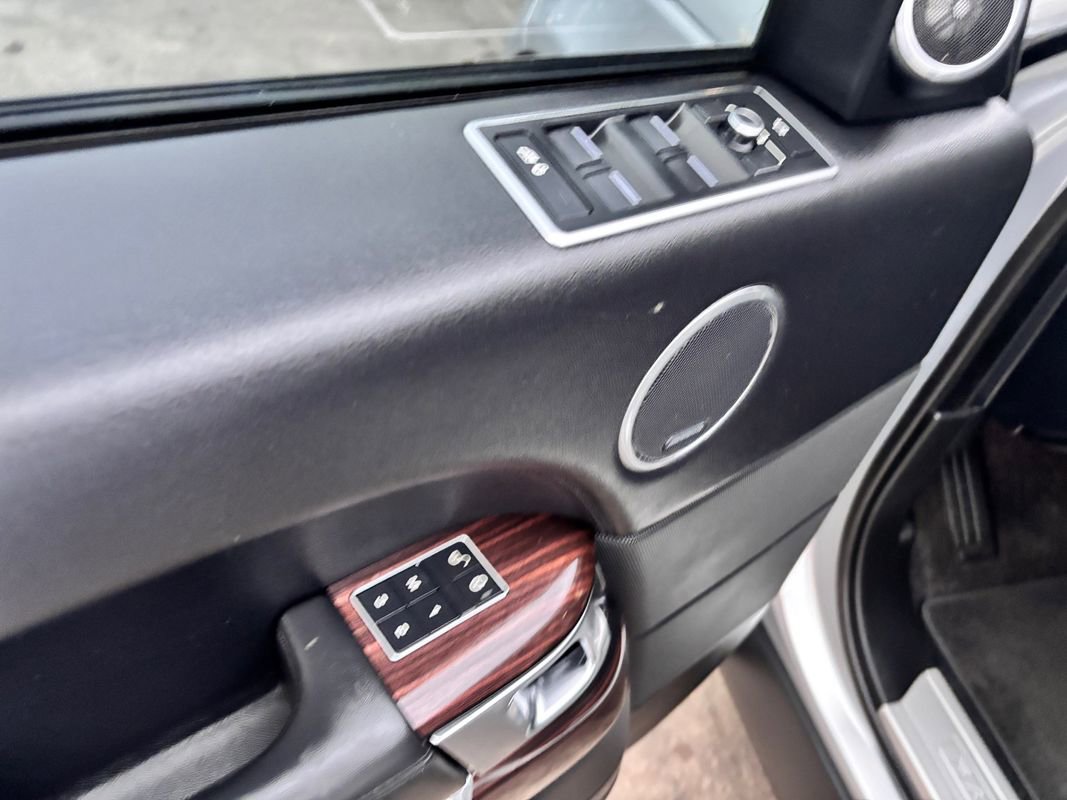 Used 2017 Land Rover Range Rover HSE image 20