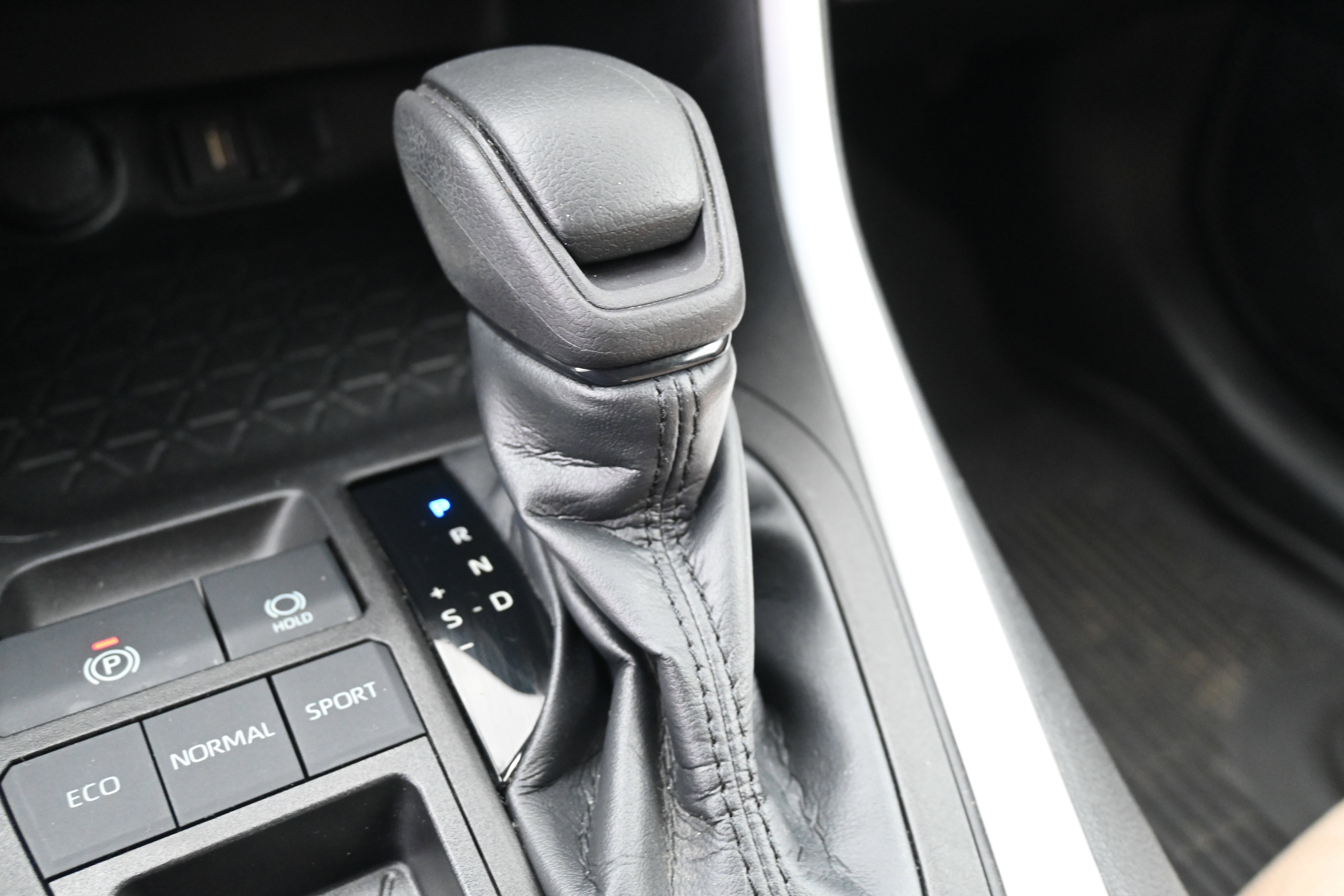 Used 2022 Toyota RAV4 XLE image 26