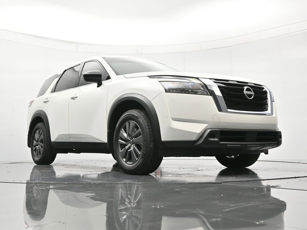 Used 2024 Nissan Pathfinder S image 39