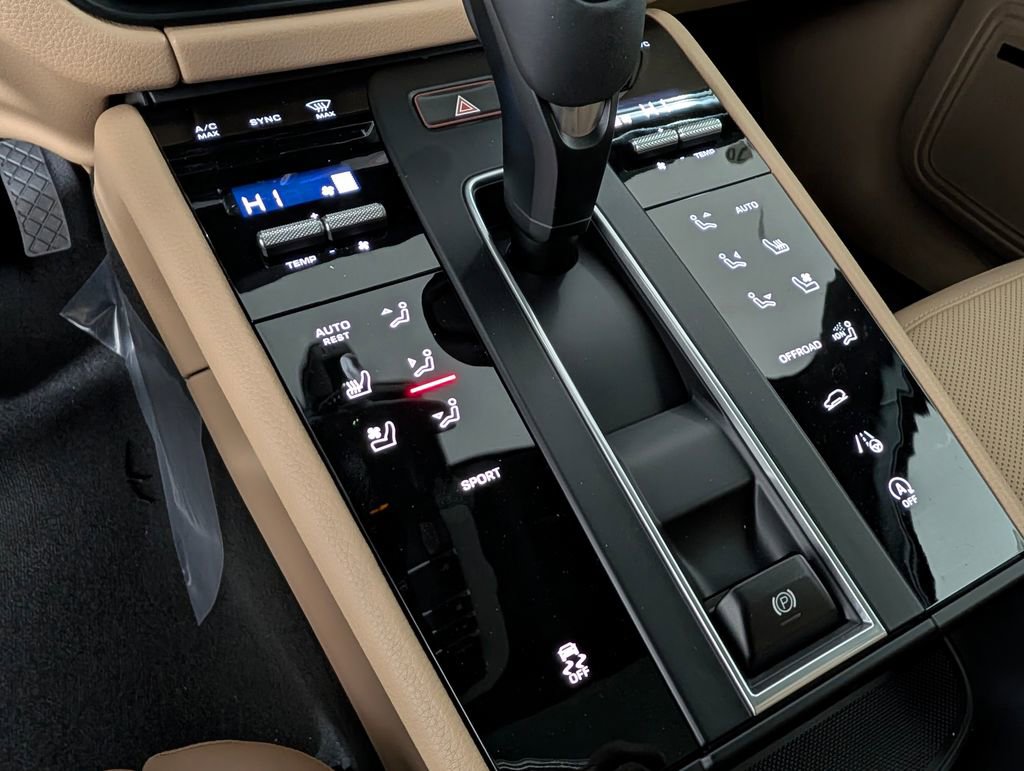 New 2026 Porsche Macan image 32