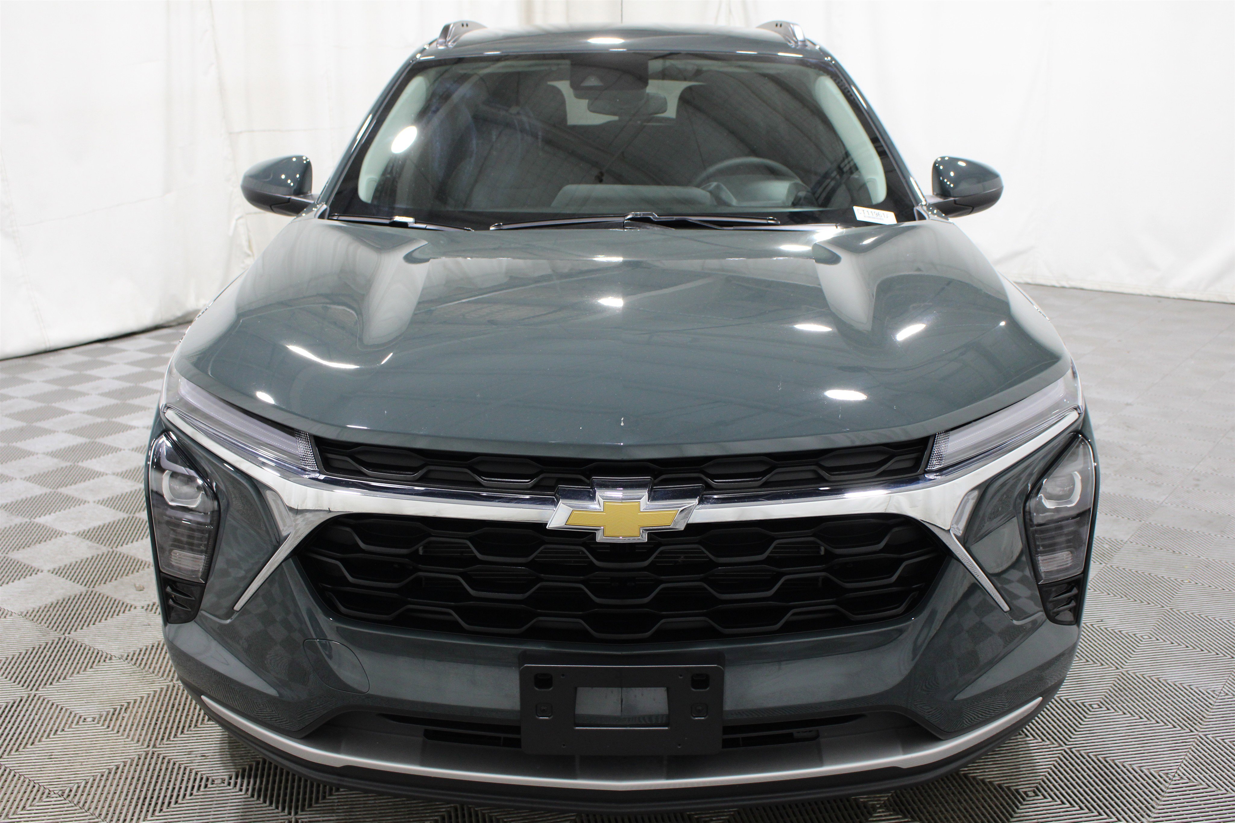 Used 2025 Chevrolet Trax LT w/ LT Convenience Package FWD image 32