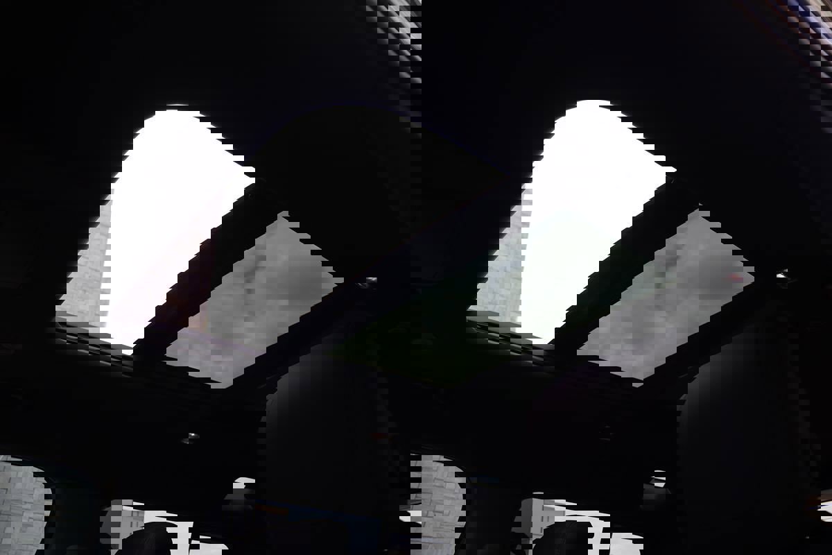 Used 2022 Land Rover Defender 110 X image 16