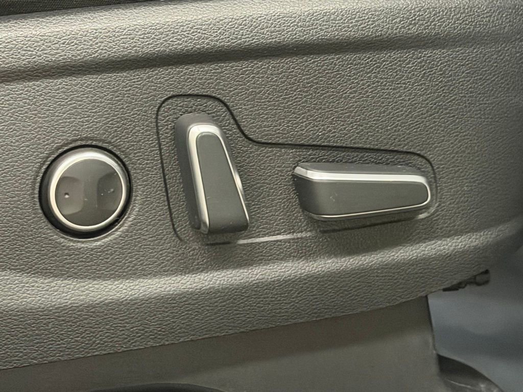 Used 2023 Hyundai Palisade Calligraphy image 28