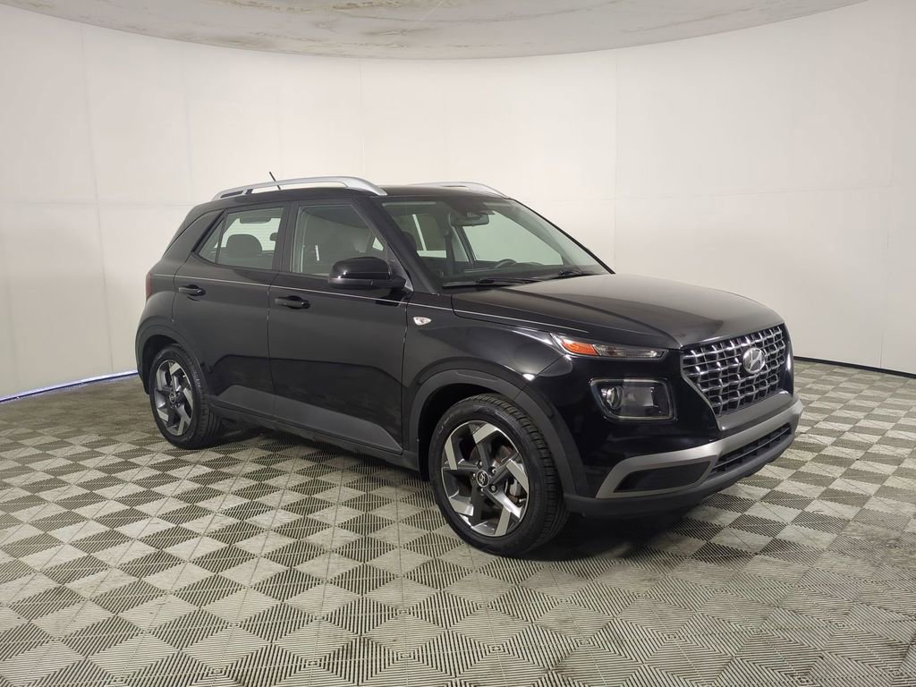 Used 2023 Hyundai Venue SEL image 2