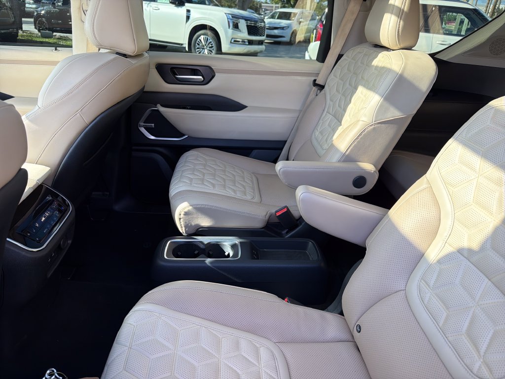 Used 2025 Nissan Armada Platinum Reserve RWD image 32