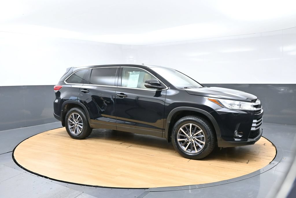 Used 2019 Toyota Highlander XLE AWD/4WD image 10