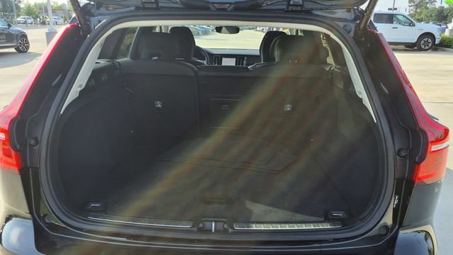 Certified 2025 Volvo V60 B5 Cross Country Plus image 10