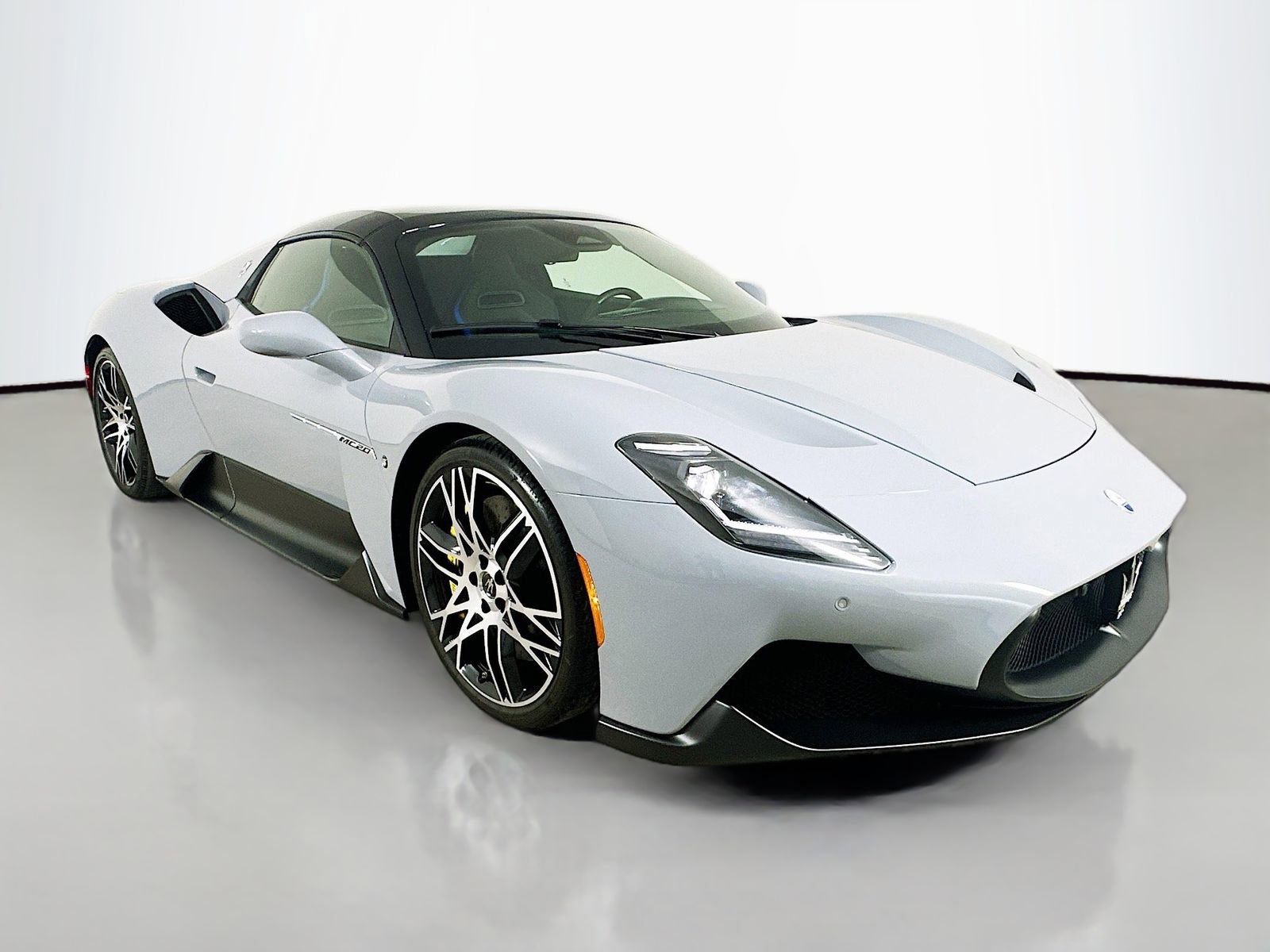 Used 2023 Maserati MC20 Spyder RWD image 3