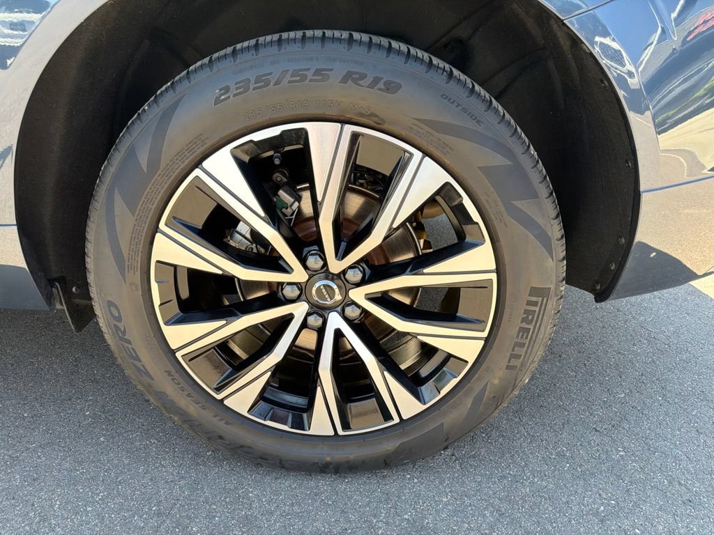 Used 2023 Volvo XC60 B5 Plus AWD/4WD image 34
