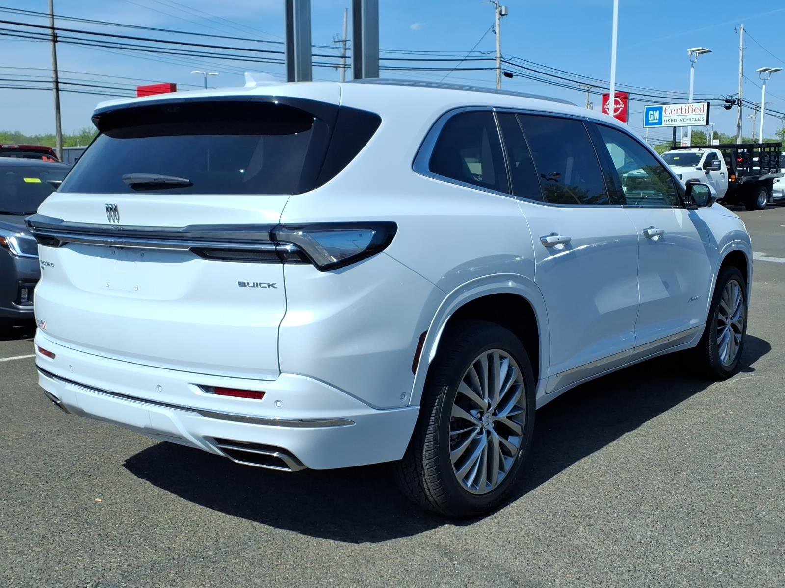 Certified 2026 Buick Enclave Avenir w/ Super Cruise Package AWD/4WD image 3
