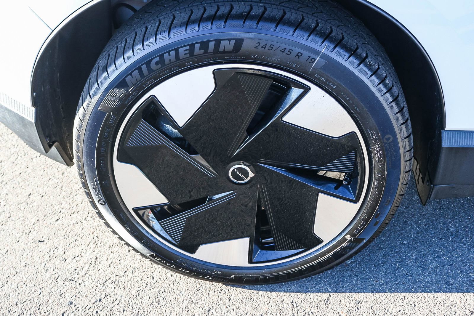 New 2025 Volvo EX30 Plus w/ Protection Package Premier image 13