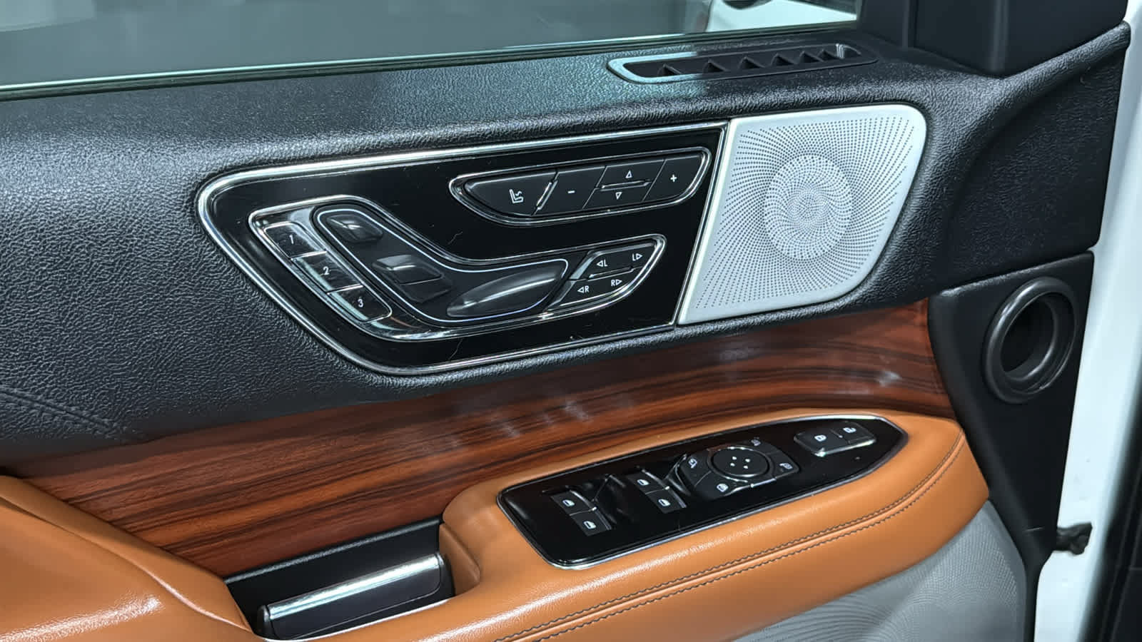 Used 2020 Lincoln Navigator Reserve w/ Luxury Package AWD/4WD image 24