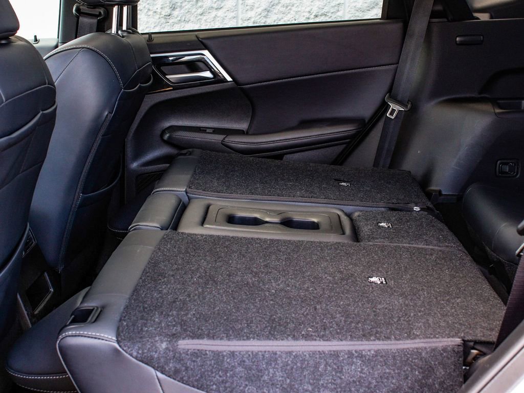 Used 2024 Mitsubishi Outlander SE image 35